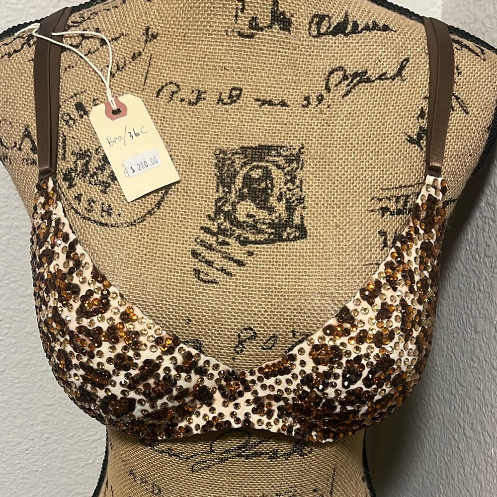 Leopard print Swarovski crystal in crested Bra